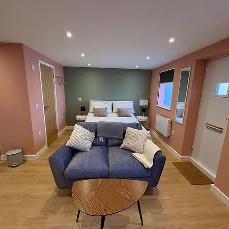 Flat In Seymour Road