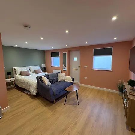 Flat In Seymour Road * Bristol